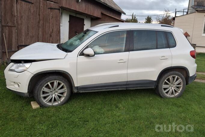 Volkswagen Tiguan 1 generation Crossover