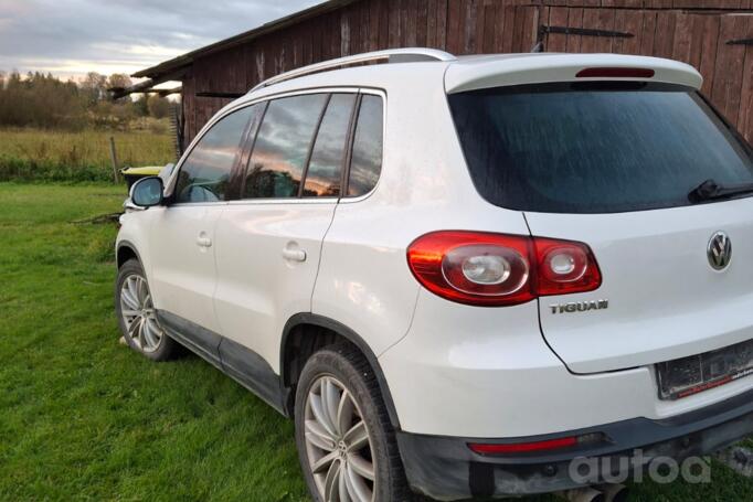 Volkswagen Tiguan 1 generation Crossover