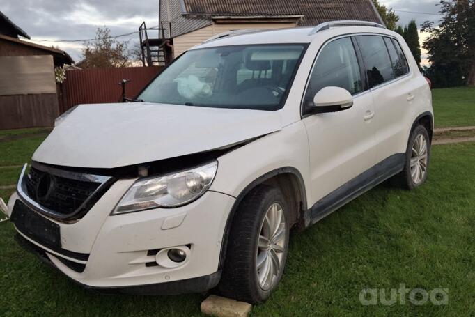 Volkswagen Tiguan 1 generation Crossover