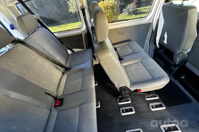 Volkswagen Transporter T5 Minivan 4-doors