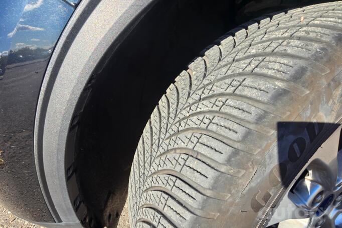 Ford Kuga 2 generation [restyling] Crossover