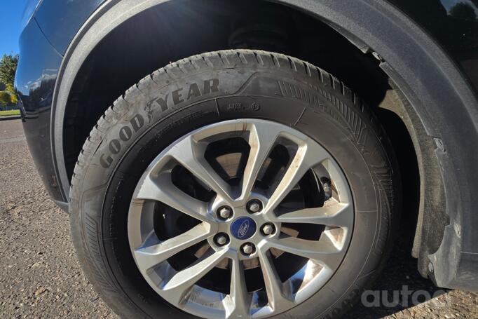 Ford Kuga 2 generation [restyling] Crossover