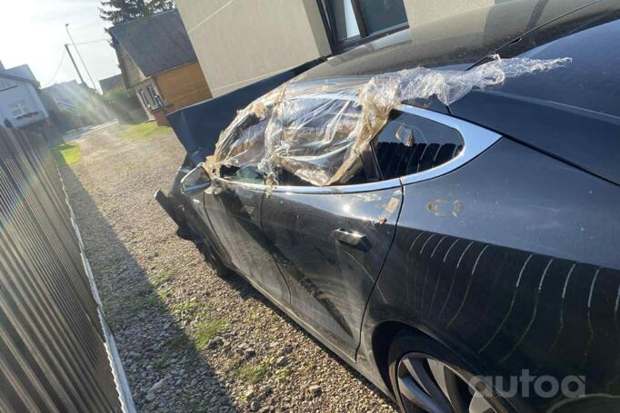 Tesla Model S 1 generation Liftback