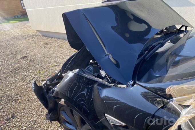 Tesla Model S 1 generation Liftback