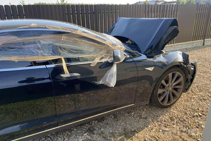 Tesla Model S 1 generation Liftback