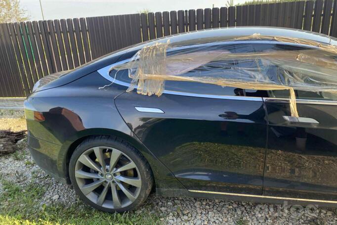 Tesla Model S 1 generation Liftback