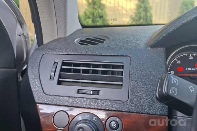 Opel Astra H Hatchback