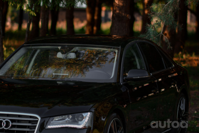 Audi A8 D4/4H Sedan