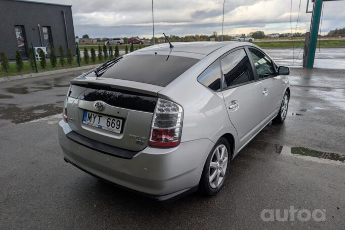 Toyota Prius 2 generation Hatchback