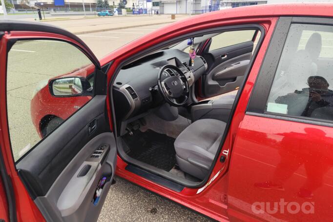 Toyota Prius 2 generation Hatchback