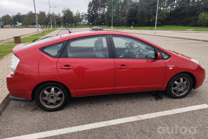Toyota Prius 2 generation Hatchback