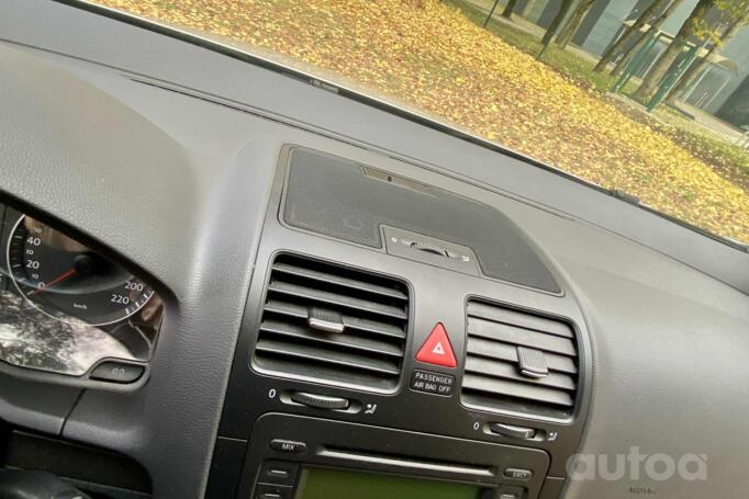 Volkswagen Golf 5 generation Hatchback 5-doors