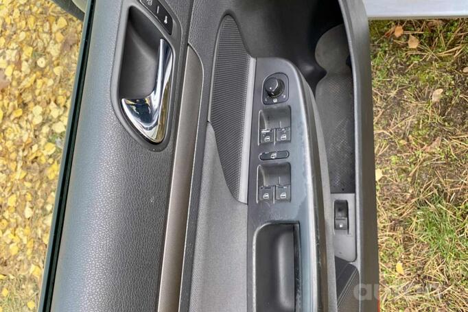 Volkswagen Golf 5 generation Hatchback 5-doors