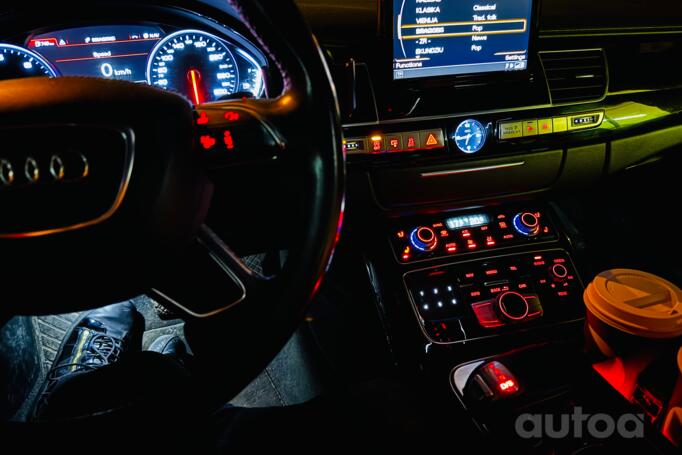 Audi A8 D4/4H Sedan