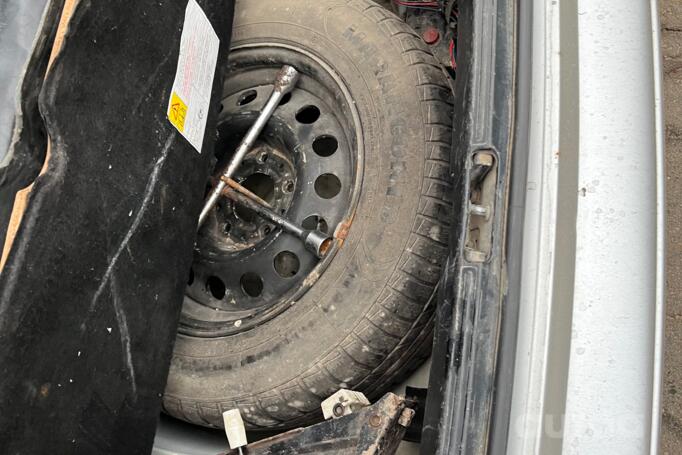 BMW 5 Series E39 Sedan 4-doors