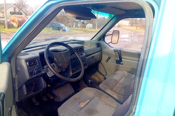 Volkswagen Transporter T4 Minivan 4-doors
