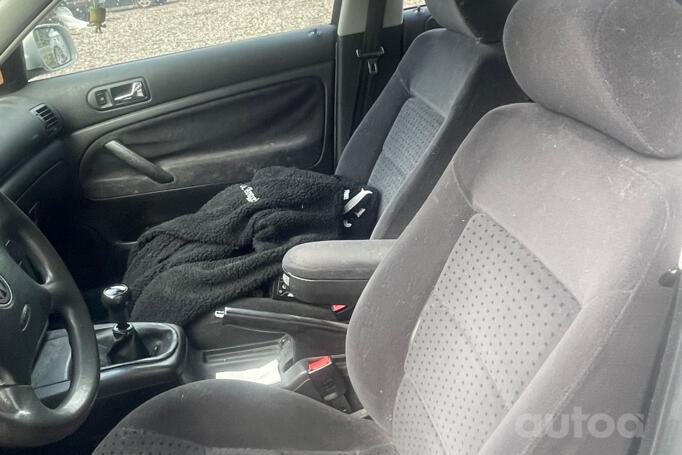 Volkswagen Passat B5 Sedan 4-doors