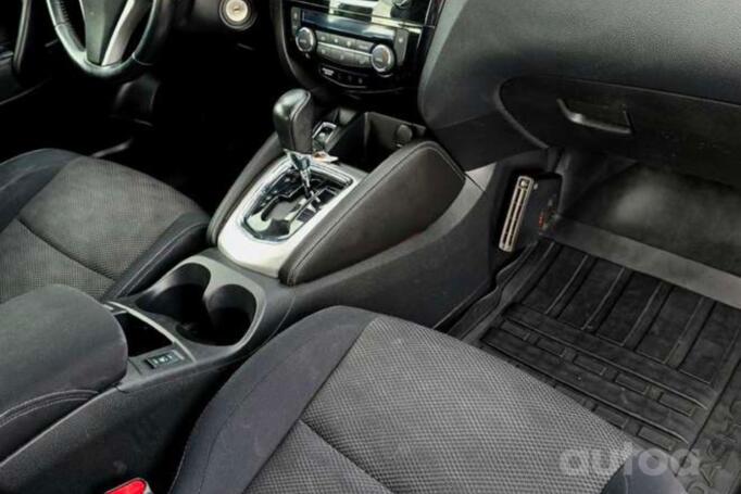 Nissan Qashqai 2 generation Crossover