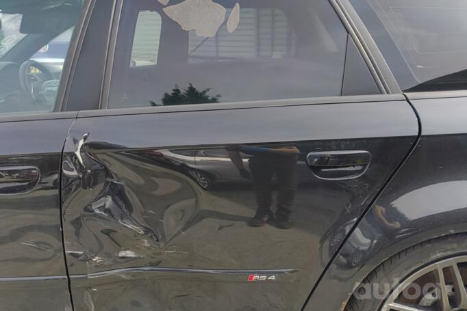 Audi RS 4 B7 Avant wagon 5-doors