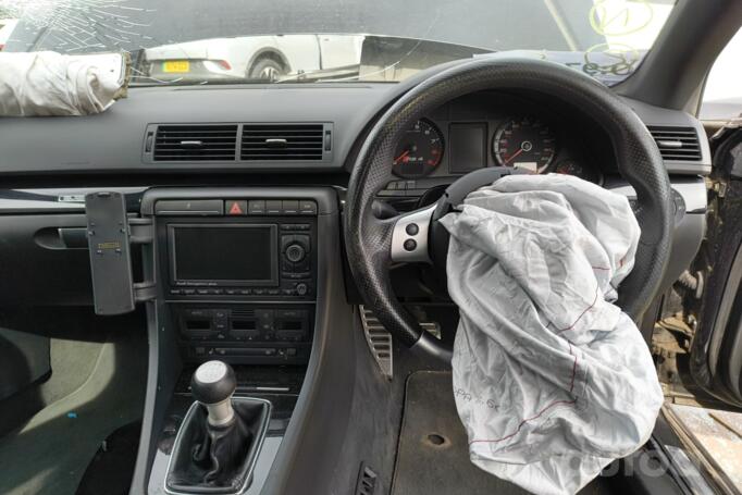 Audi RS 4 B7 Avant wagon 5-doors