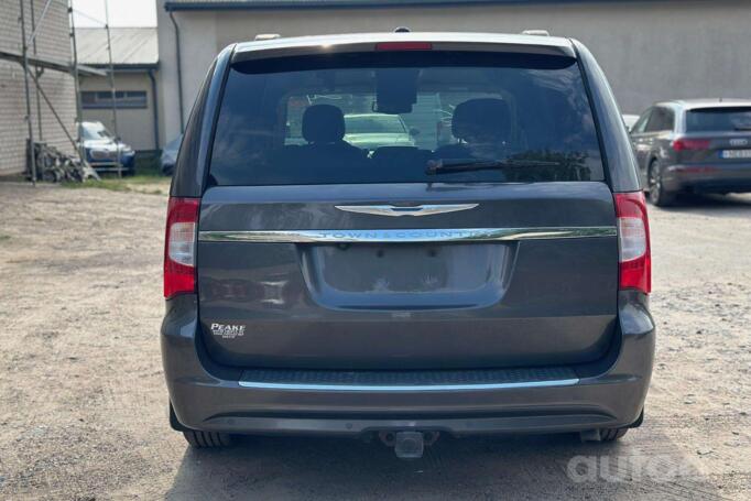 Chrysler Town & Country 5 generation [restyling]