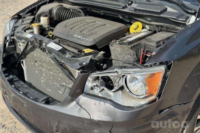 Chrysler Town & Country 5 generation [restyling]