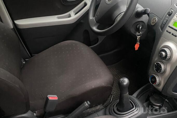 Toyota Yaris 2 generation