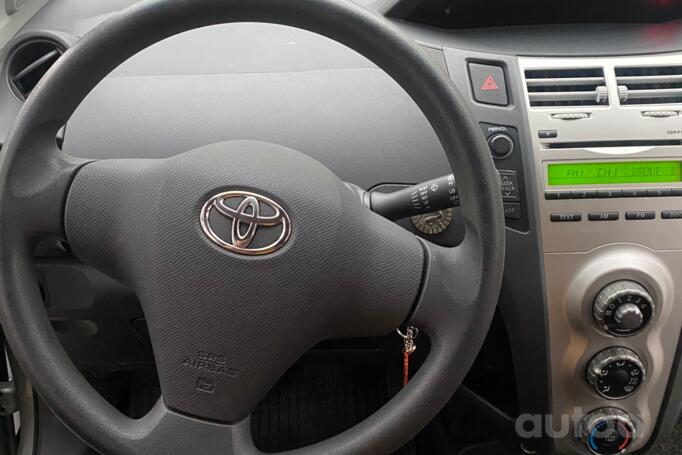 Toyota Yaris 2 generation
