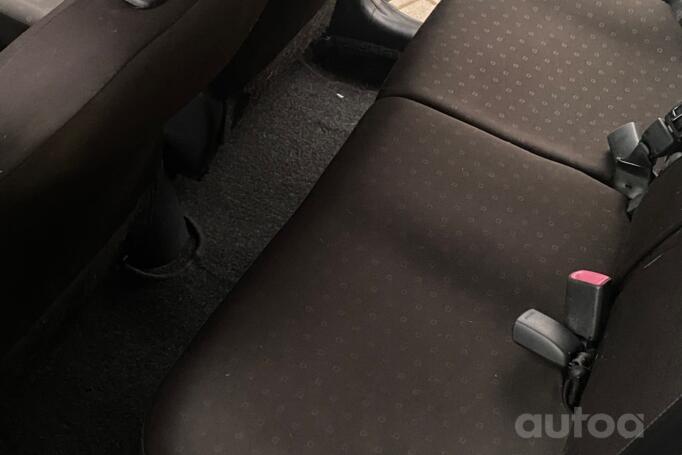 Toyota Yaris 2 generation