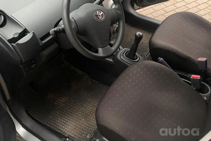 Toyota Yaris 2 generation