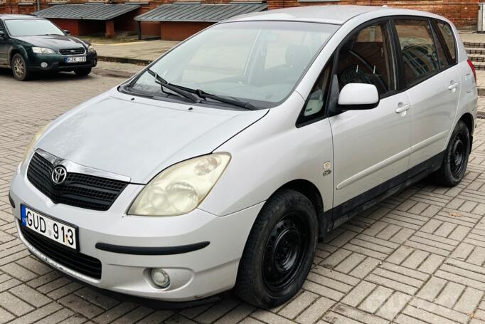 Toyota Corolla Verso 1 generation Minivan