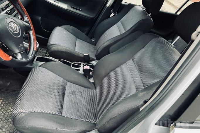 Toyota Corolla Verso 1 generation Minivan