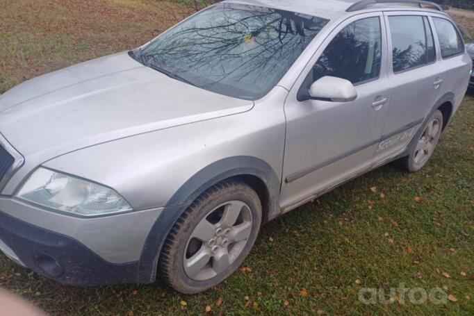 Skoda Octavia 2 generation Combi Scout wagon 5-doors