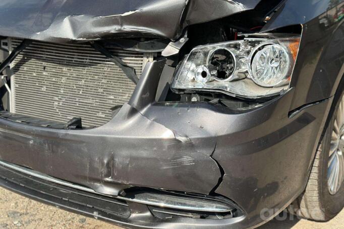 Chrysler Town & Country 5 generation [restyling]