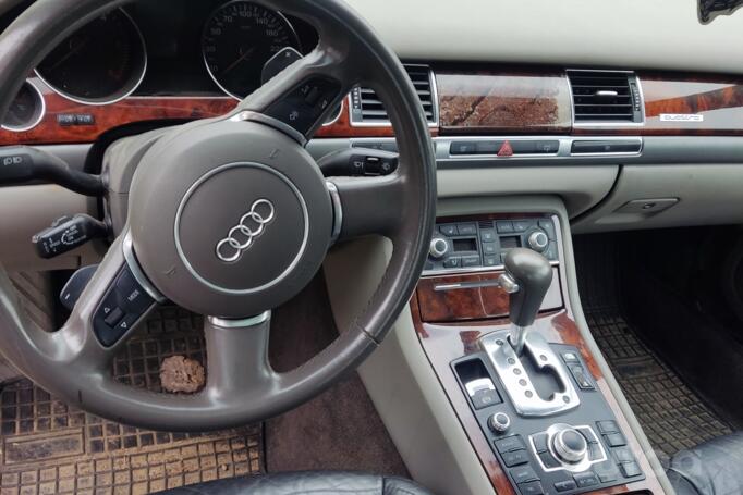 Audi A8 D3/4E Sedan