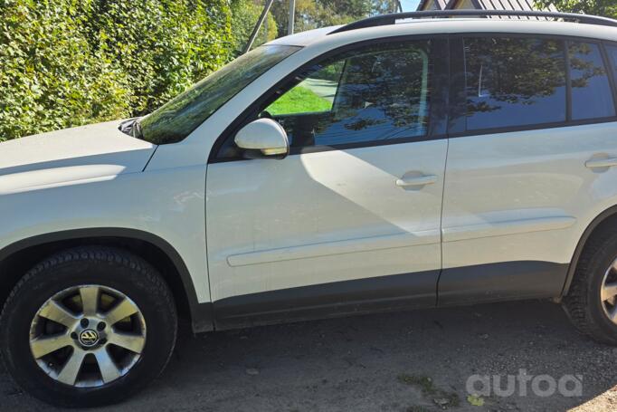 Volkswagen Tiguan 1 generation Crossover