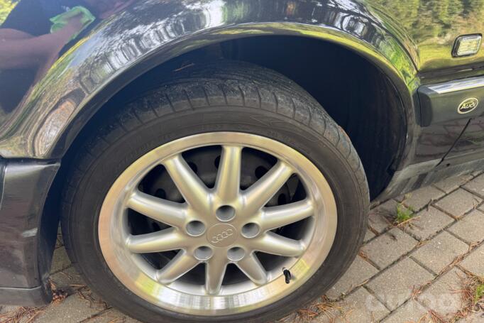 Audi V8 1 generation Sedan