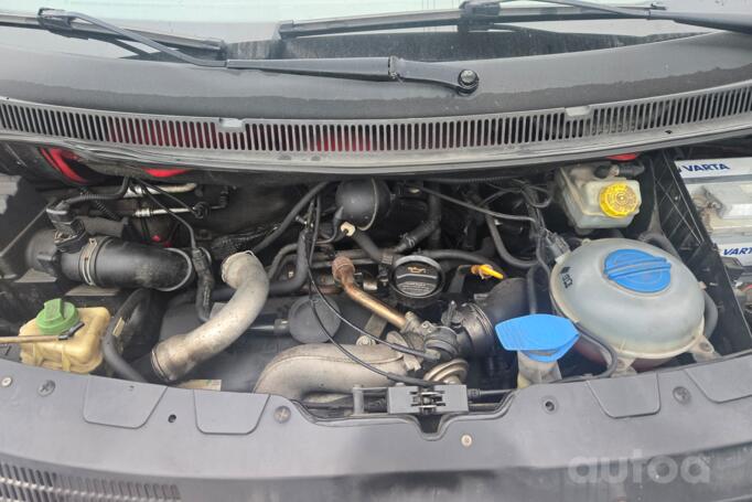 Volkswagen Transporter T5 Minivan 4-doors