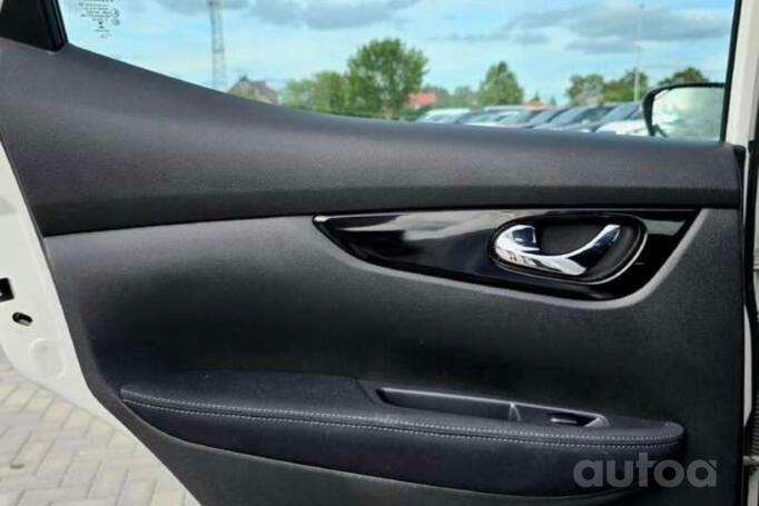 Nissan Qashqai 2 generation Crossover