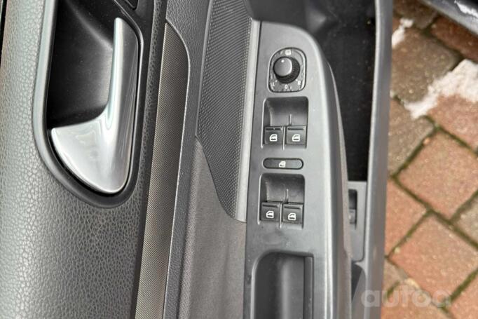 Volkswagen Golf 5 generation Hatchback 5-doors