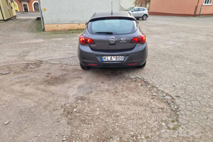 Opel Astra J Hatchback 5-doors