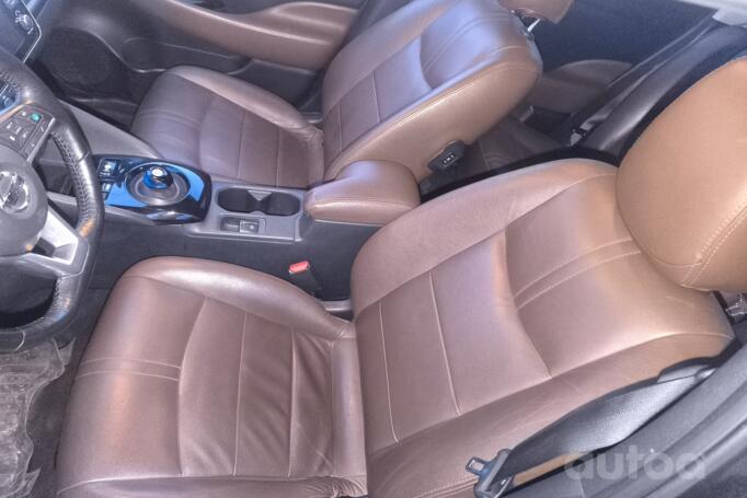 Nissan Leaf 2 generation Hatchback