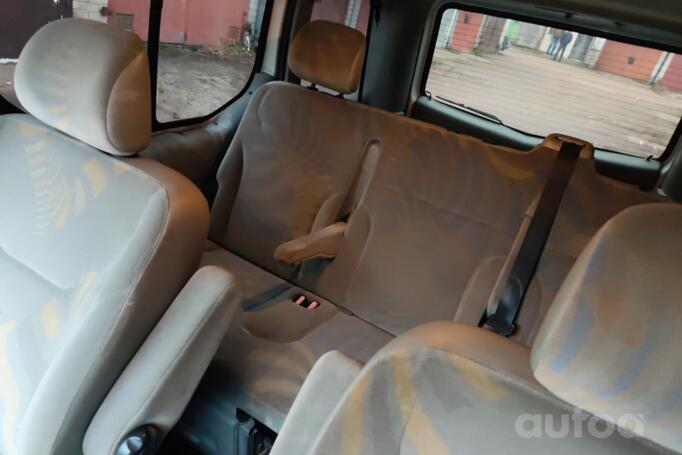 Renault Trafic 2 generation Minivan