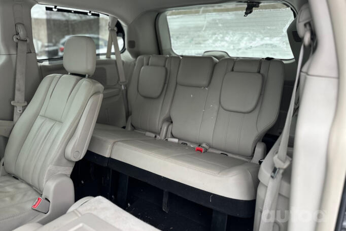 Chrysler Town & Country 5 generation [restyling]