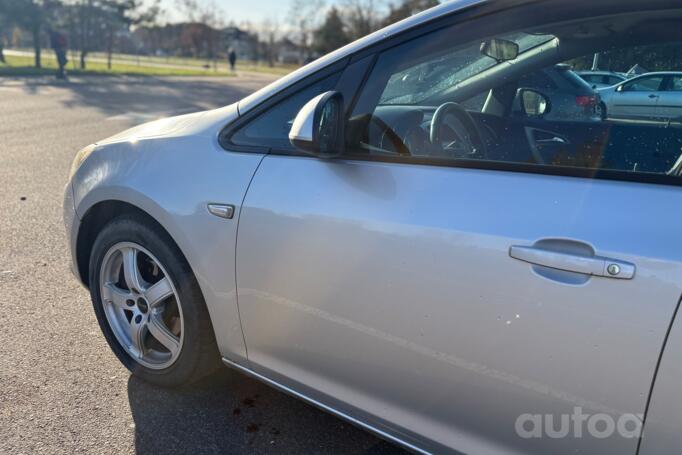 Opel Astra J Hatchback 5-doors