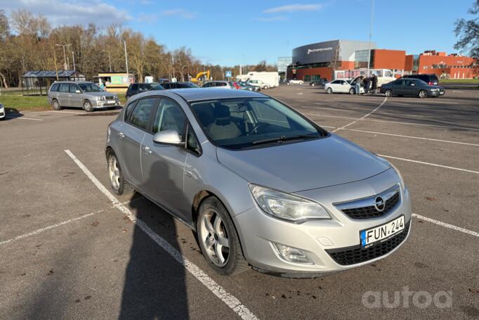 Opel Astra J Hatchback 5-doors