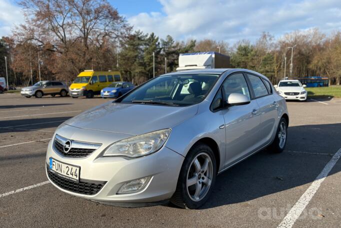 Opel Astra J Hatchback 5-doors