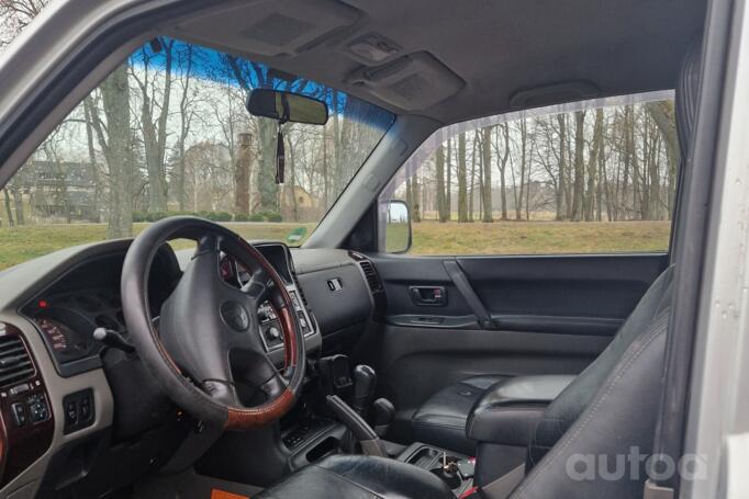 Mitsubishi Pajero 3 generation SUV 3-doors