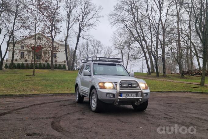 Mitsubishi Pajero 3 generation SUV 3-doors