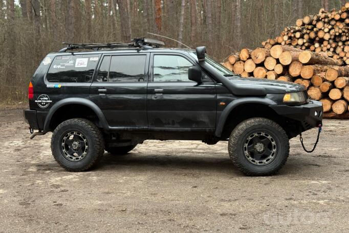 Mitsubishi Pajero Sport 1 generation SUV